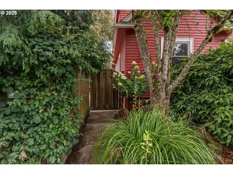 7634 N Albina Avenue Portland OR 97217