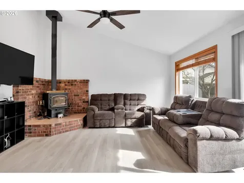 1420 NE Hoffman Drive Mcminnville OR 97128