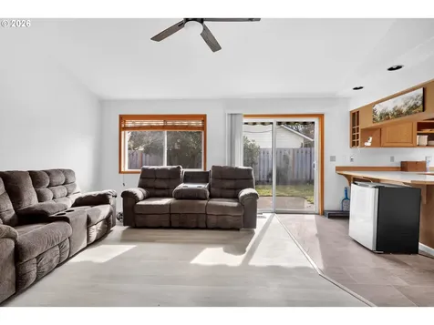 1420 NE Hoffman Drive Mcminnville OR 97128