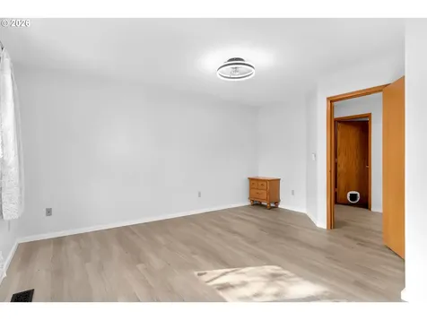 1420 NE Hoffman Drive Mcminnville OR 97128