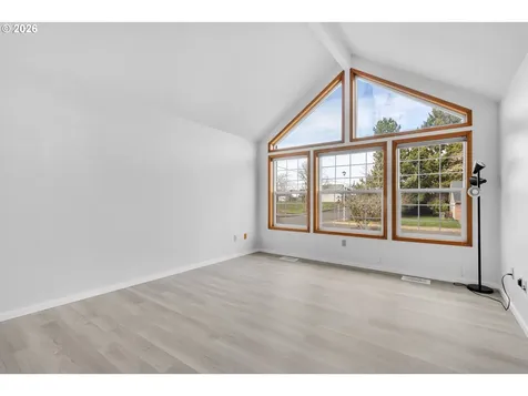 1420 NE Hoffman Drive Mcminnville OR 97128