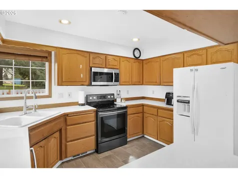 1420 NE Hoffman Drive Mcminnville OR 97128