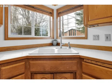 1420 NE Hoffman Drive Mcminnville OR 97128
