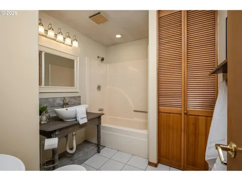 1471 Burns Street West Linn OR 97068