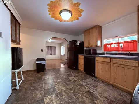 3450 Vine Avenue Coos Bay OR 97420