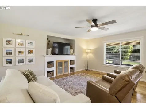 420 N 7th Street Carlton OR 97111