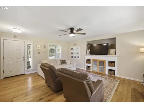 420 N 7th Street Carlton OR 97111