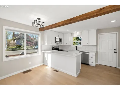 6915 SE Raymond Court Portland OR 97206