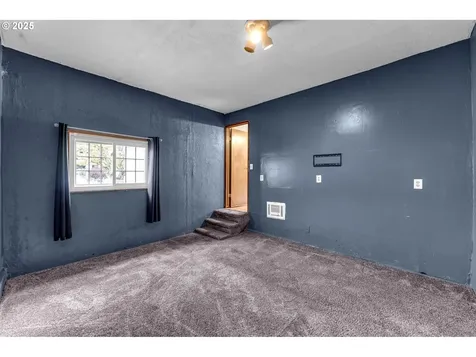 7822 SE Henry Street Portland OR 97206
