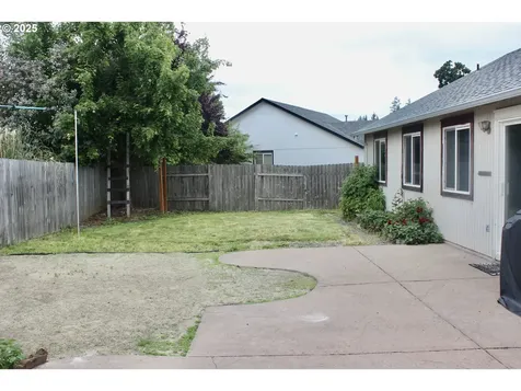 203 Robin Court Creswell OR 97426