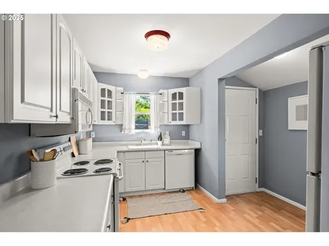 3325 NE 77th Avenue Portland OR 97213