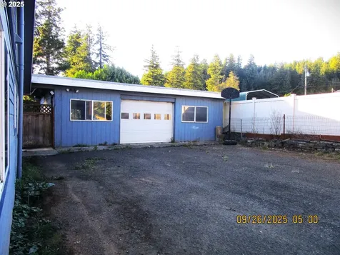 1623 N Fir Street Coquille OR 97423