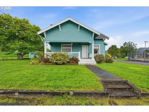 906 C Street Myrtle Point OR 97458