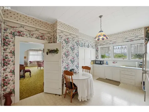 906 C Street Myrtle Point OR 97458