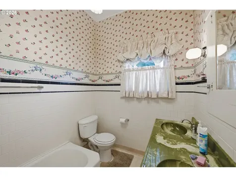 906 C Street Myrtle Point OR 97458