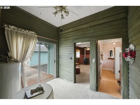906 C Street Myrtle Point OR 97458