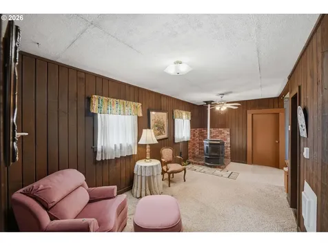906 C Street Myrtle Point OR 97458