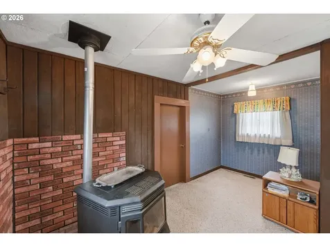 906 C Street Myrtle Point OR 97458