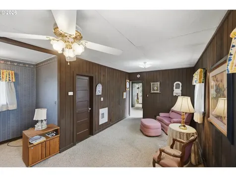 906 C Street Myrtle Point OR 97458