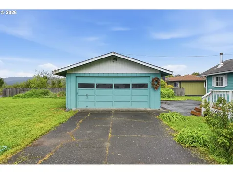 906 C Street Myrtle Point OR 97458