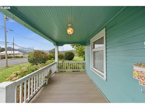 906 C Street Myrtle Point OR 97458