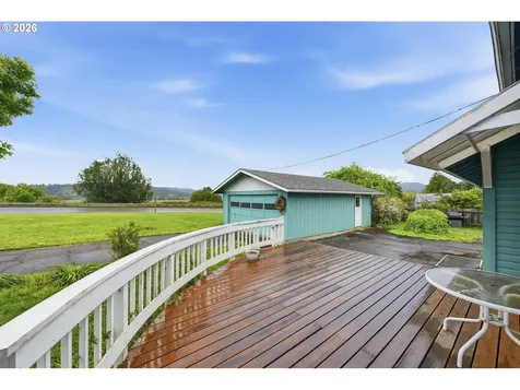 906 C Street Myrtle Point OR 97458