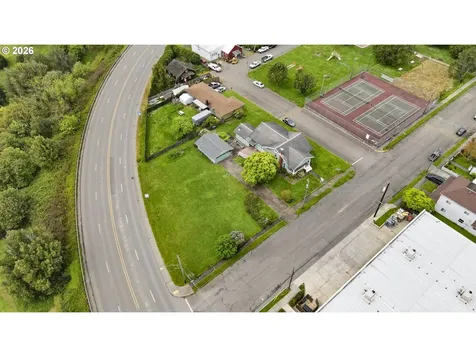 906 C Street Myrtle Point OR 97458