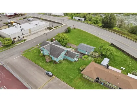 906 C Street Myrtle Point OR 97458