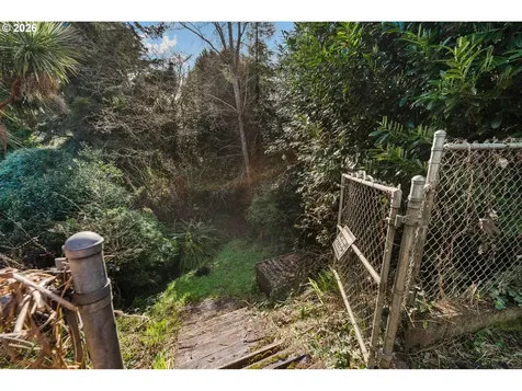 2912 Stanton Avenue North Bend OR 97459