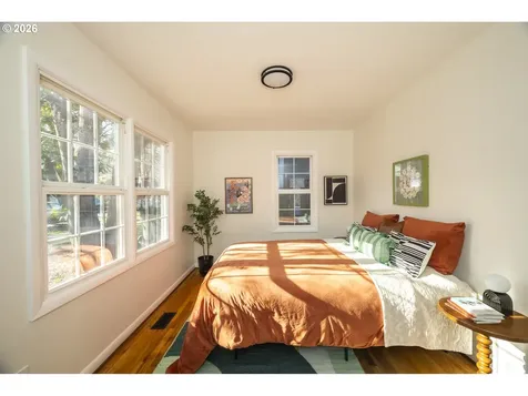 1653 SE Linn Street Portland OR 97202