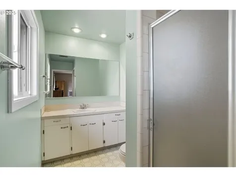 15909 NE Morris Street Portland OR 97230