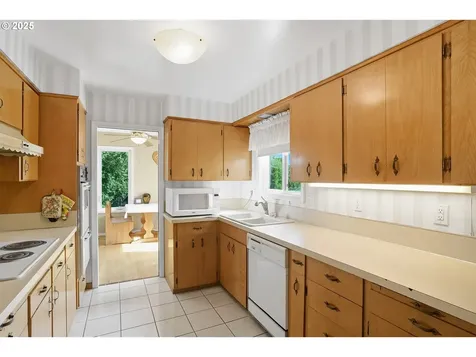 15909 NE Morris Street Portland OR 97230