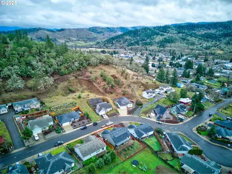 644 NE Cummins Street Roseburg OR 97470