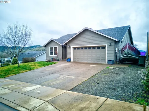644 NE Cummins Street Roseburg OR 97470