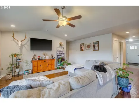 644 NE Cummins Street Roseburg OR 97470