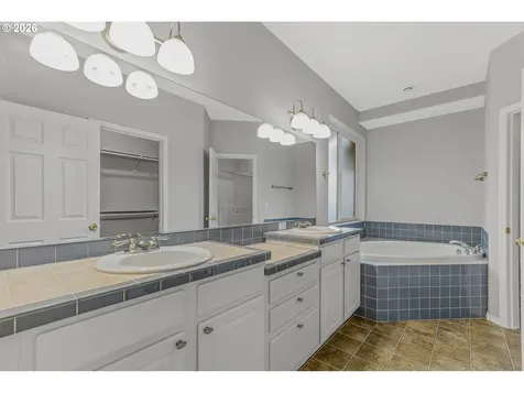 14223 NW 28th Place Vancouver WA 98685
