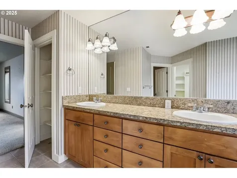 13207 Moccasin Way Oregon City OR 97045