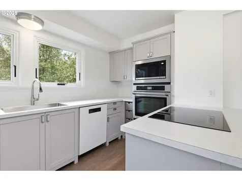 5919 NE 28th Avenue Portland OR 97211