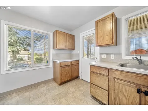 2504 N Baldwin Street Portland OR 97217