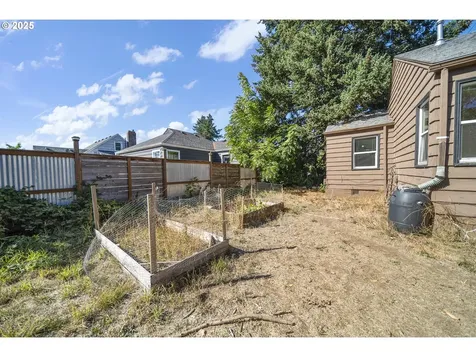 2504 N Baldwin Street Portland OR 97217
