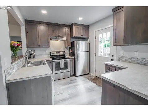 2111 S Bertelsen Road Eugene OR 97405
