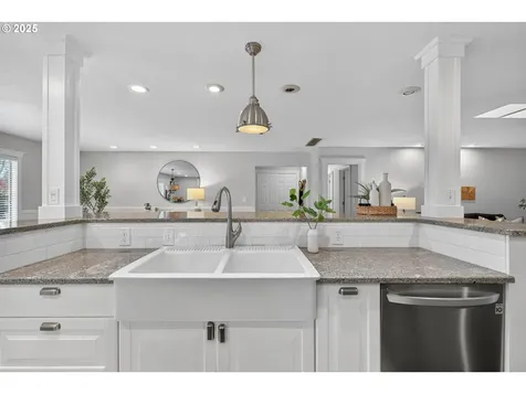 1480 SW Hilldale Avenue Portland OR 97225