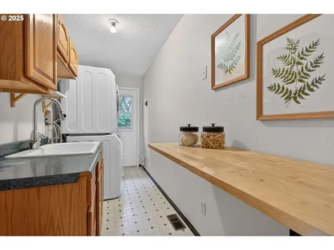 1480 SW Hilldale Avenue Portland OR 97225