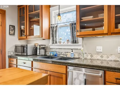 2747 NE Schuyler Street Portland OR 97212