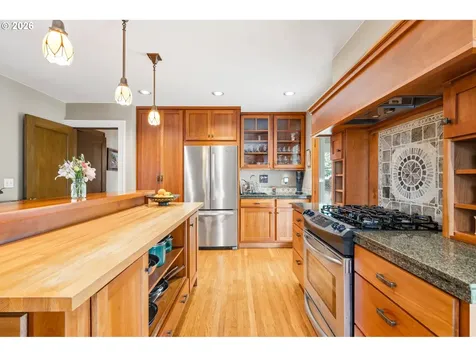 2747 NE Schuyler Street Portland OR 97212
