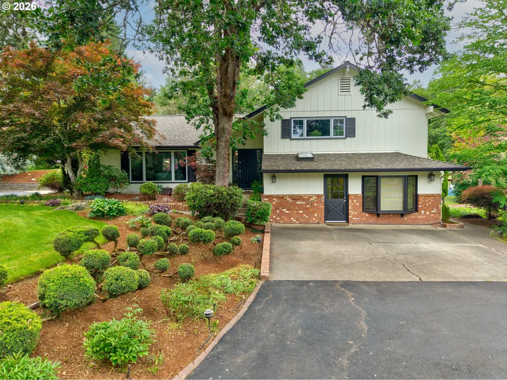 351 Champagne Court Roseburg OR 97471