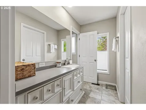 351 Champagne Court Roseburg OR 97471