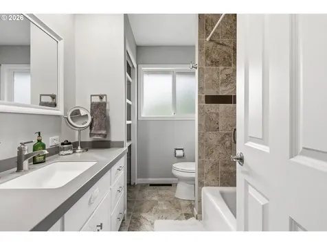 351 Champagne Court Roseburg OR 97471