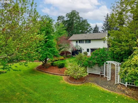 351 Champagne Court Roseburg OR 97471