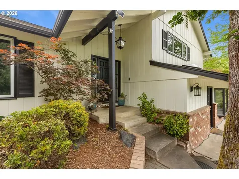 351 Champagne Court Roseburg OR 97471